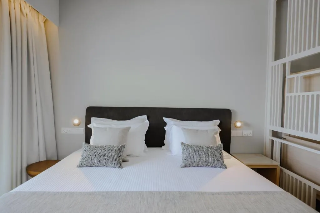 GOLDEN COAST BEACH HOTEL