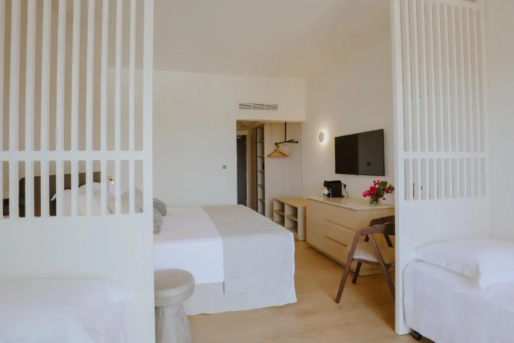 GOLDEN COAST BEACH HOTEL