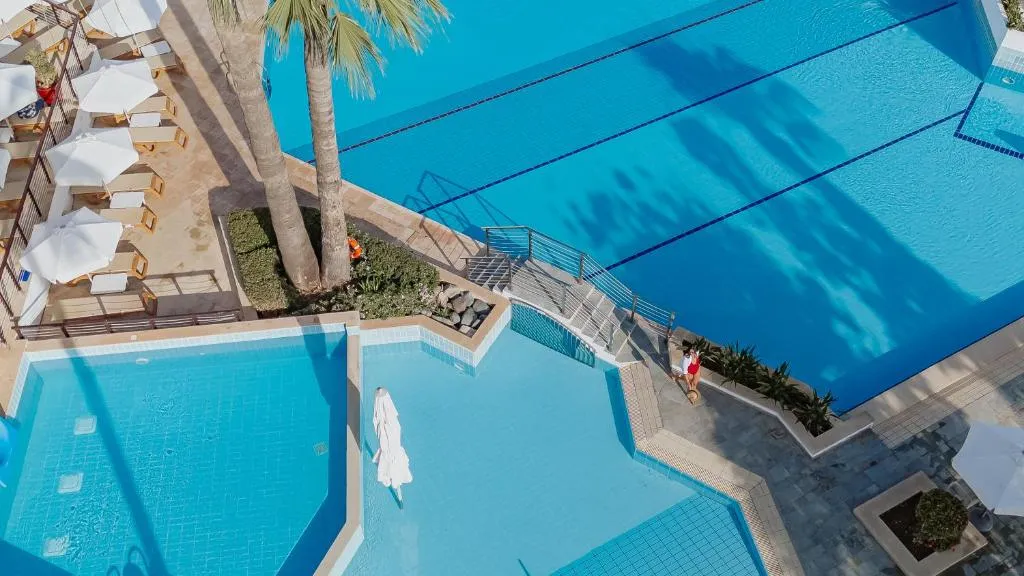 GOLDEN COAST BEACH HOTEL