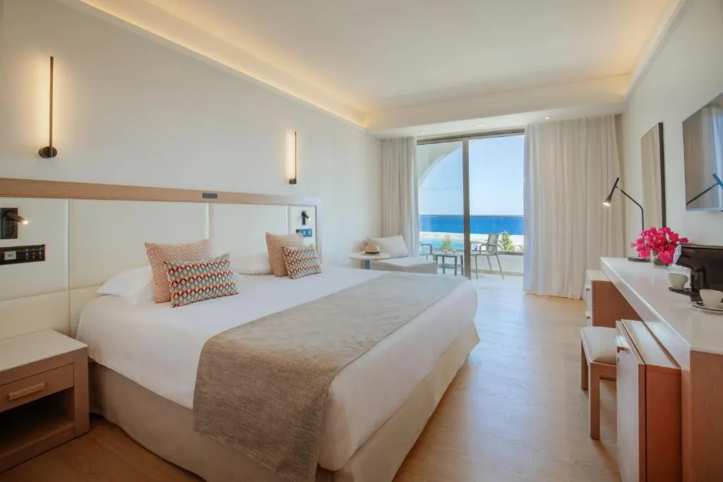 GOLDEN COAST BEACH HOTEL