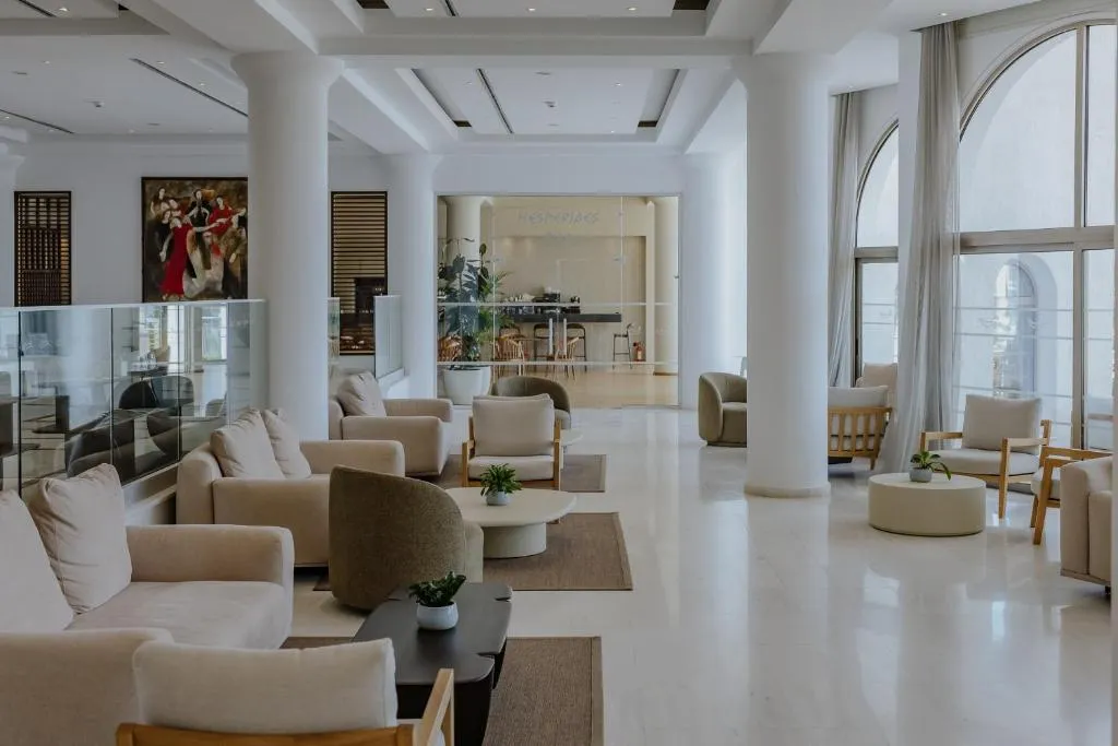GOLDEN COAST BEACH HOTEL