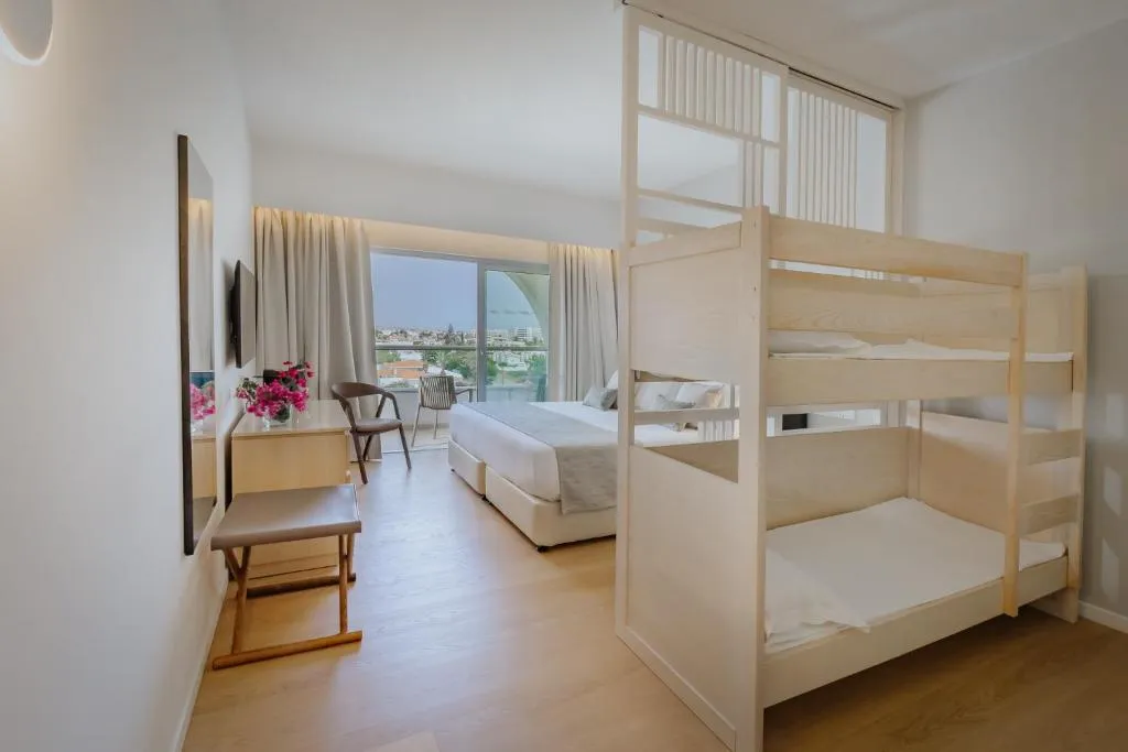 GOLDEN COAST BEACH HOTEL