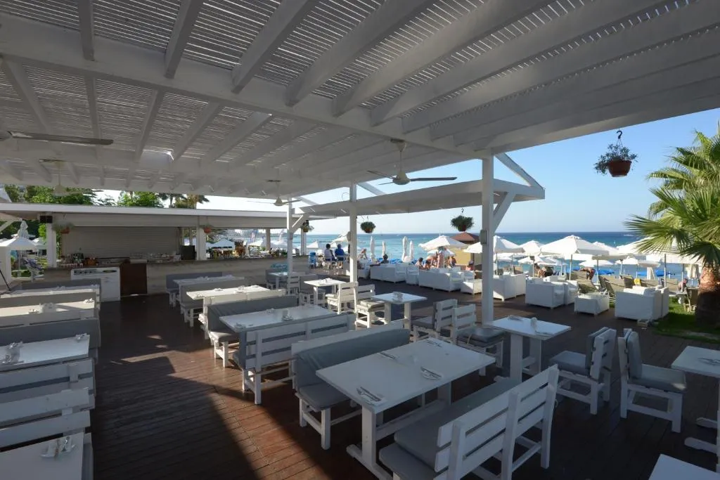 SILVER SANDS