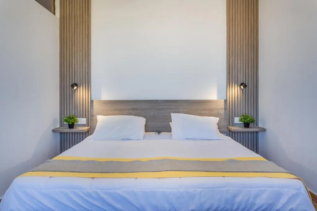 TOXOTIS HOTEL