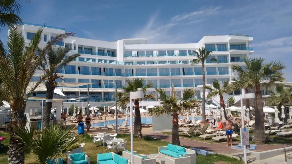 Vrissaki Beach Hotel