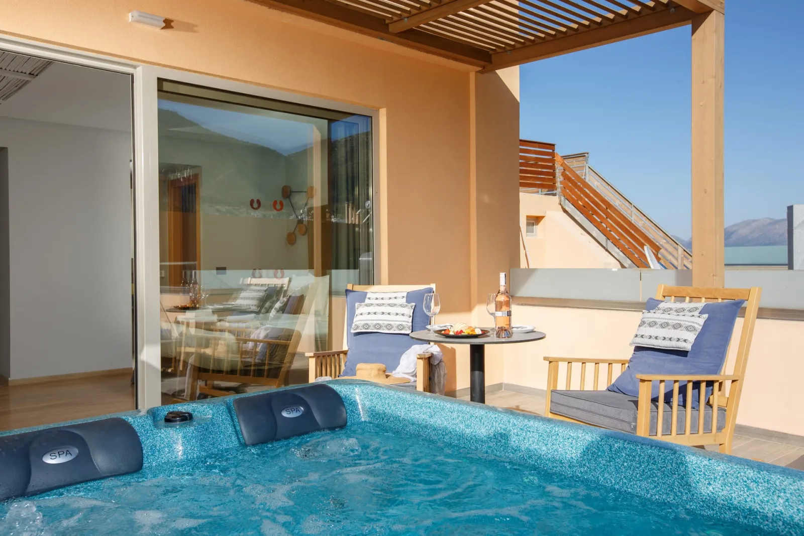 Palmera Beach Hotel Resort & Spa Adults Only, Hersonisos, Grčka — Deluxe Room City View with Outdoor Jacuzzi