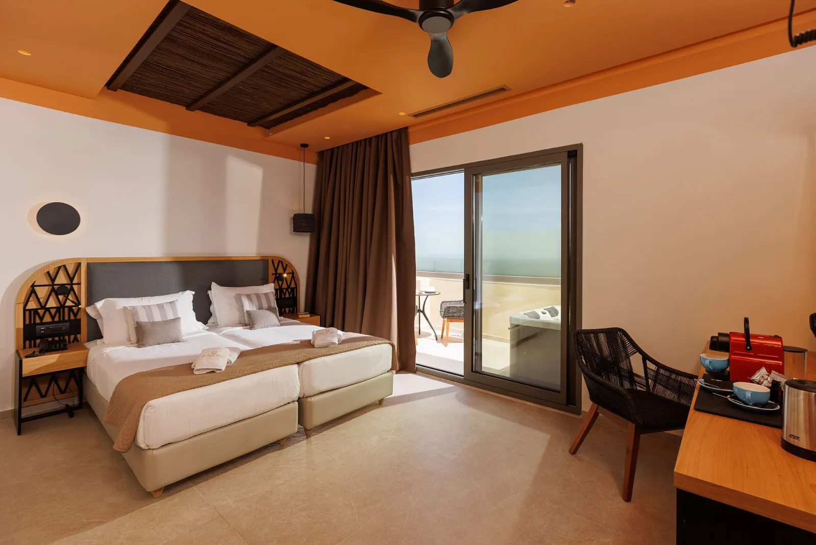 Palmera Beach Hotel Resort & Spa Adults Only, Hersonisos, Grčka — Premium Room with Jacuzzi