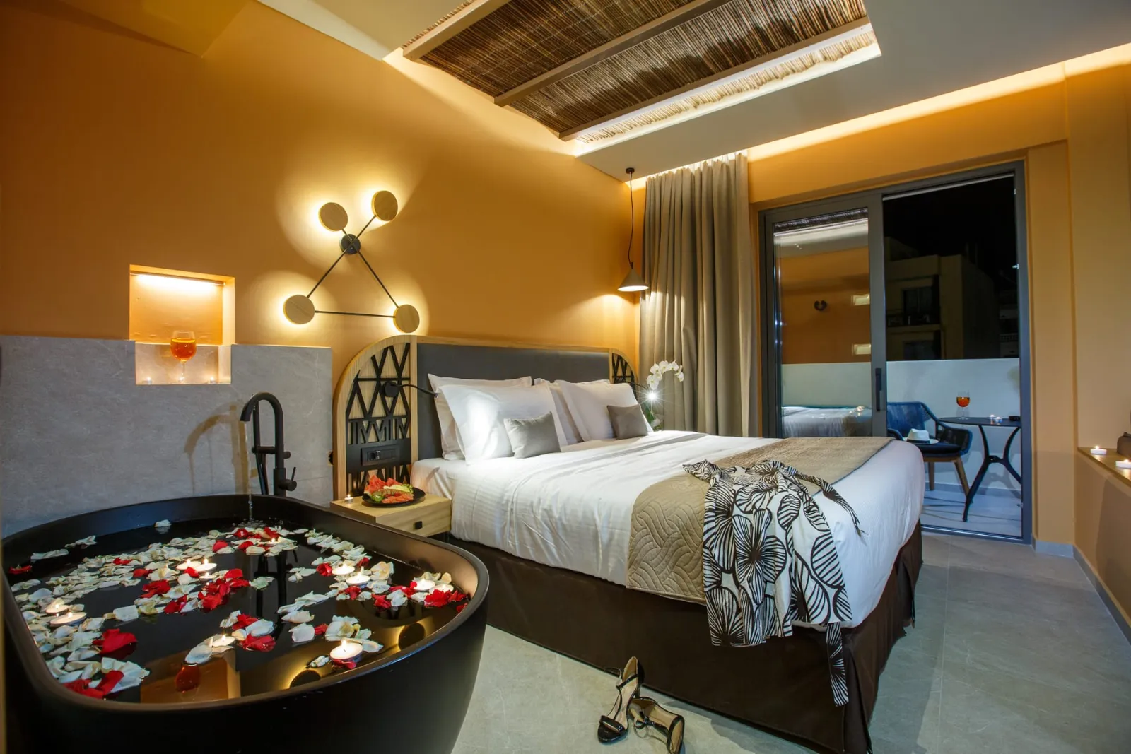 Palmera Beach Hotel Resort & Spa Adults Only, Hersonisos, Grčka — Romantic Deluxe Suite with Jacuzzi