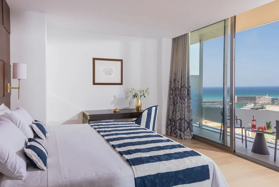 Aquila Atlantis Hotel, Iraklion, Grčka — Grand Suite Harbor View