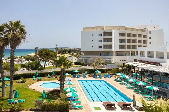 Pylea Beach Hotel, Rodos, Grčka — plaža