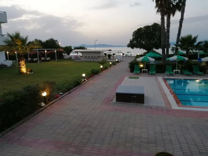 Pylea Beach Hotel, Rodos, Grčka — plaža