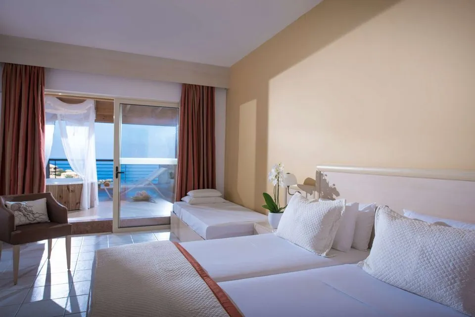 Blue Bay Resort Hotel, Ligaria, Grčka — Executive Room Sea View with Outdoor Jacuzzi
