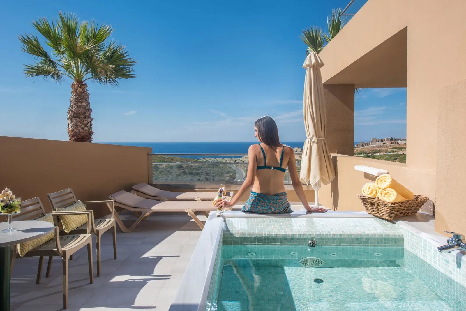 Blue Bay Resort Hotel, Ligaria, Grčka — Family Suite  2 Bedroom Sea View with outdoor Jacuzzi Main Building