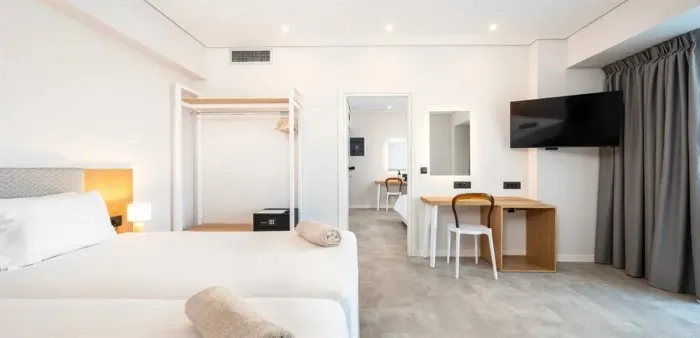 Athina Palace Resort & Spa, Iraklion, Grčka — Family Room Inland View