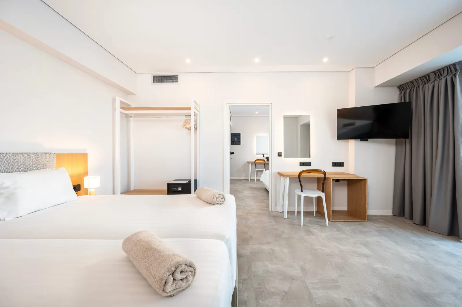 Athina Palace Resort & Spa, Iraklion, Grčka — Family Room Inland View