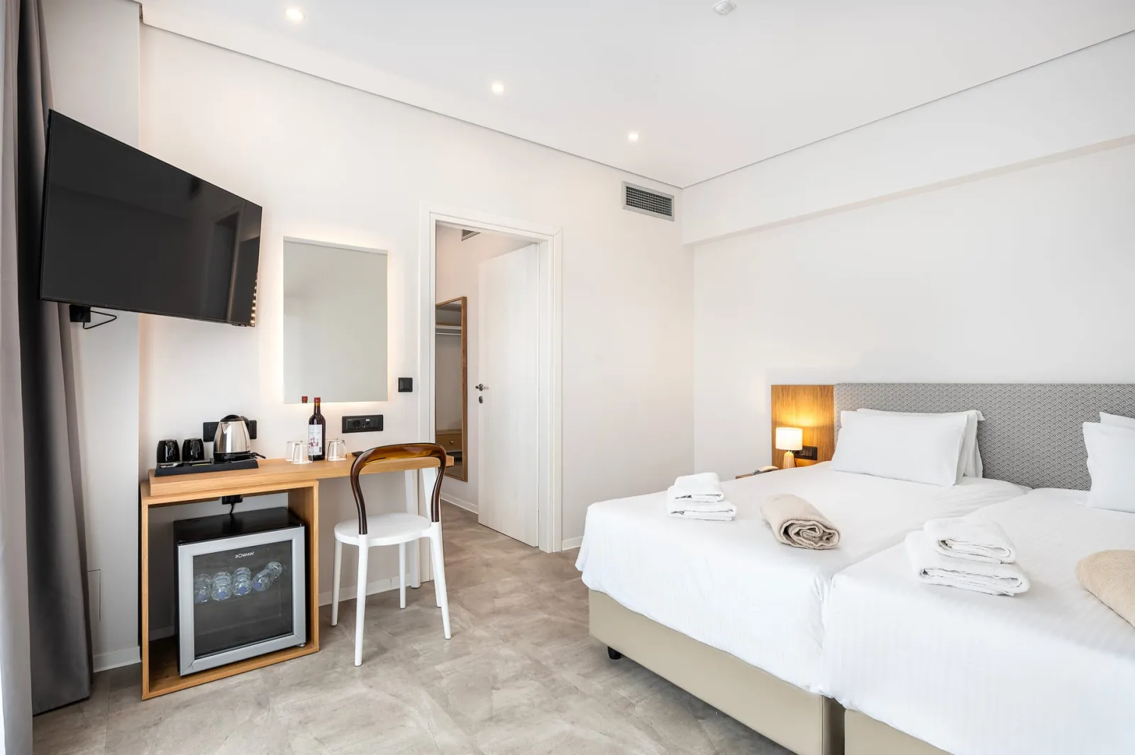 Athina Palace Resort & Spa, Iraklion, Grčka — Family Room with Private Pool Sea View