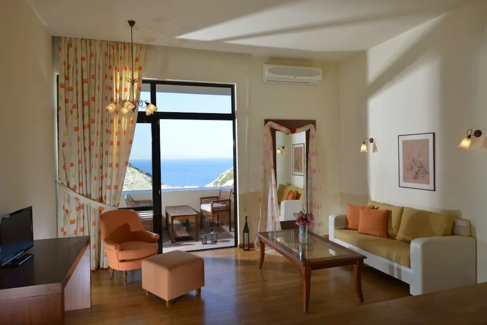 Athina Palace Resort & Spa, Iraklion, Grčka — Junior Suite Land View