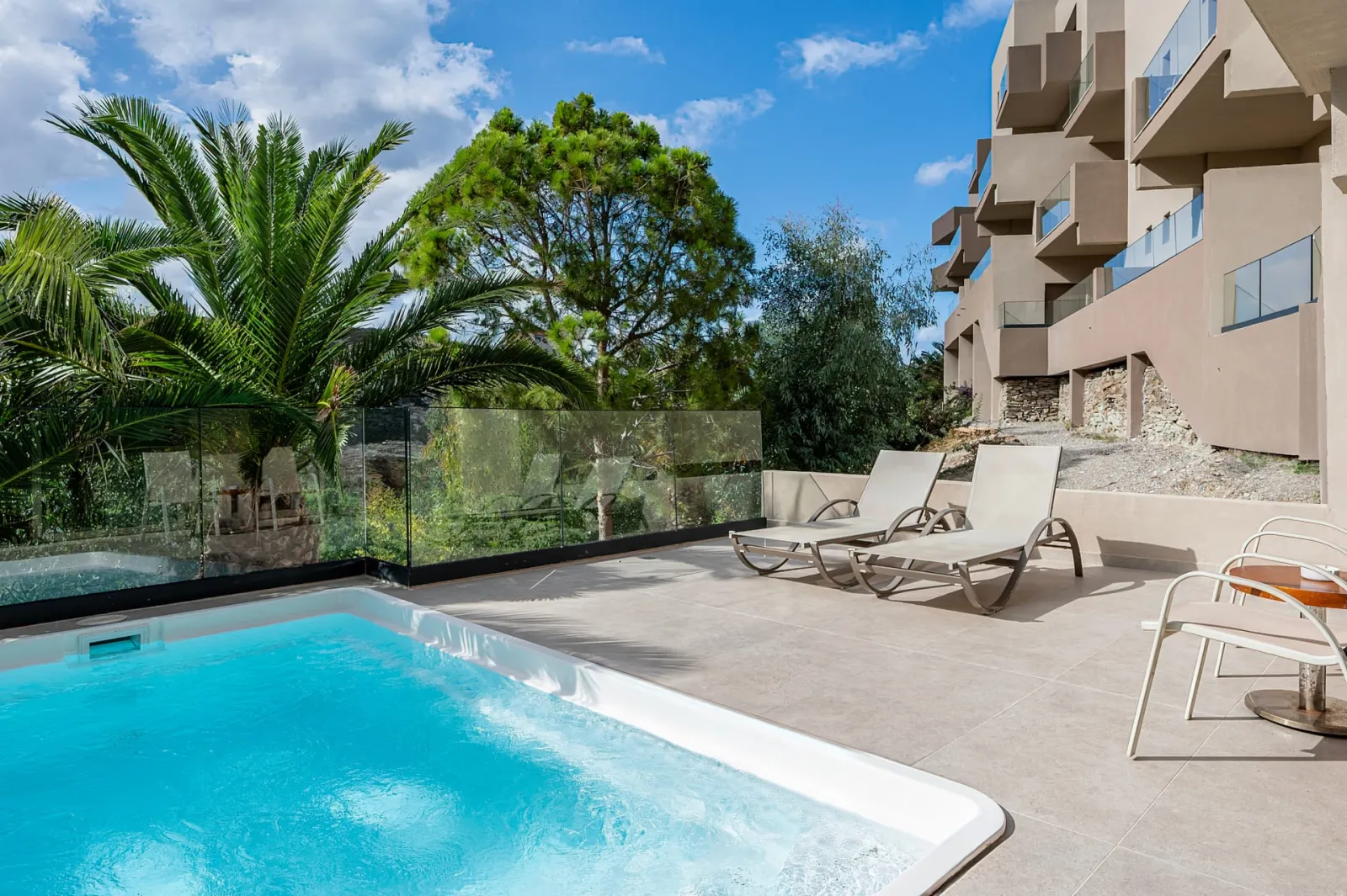 Athina Palace Resort & Spa, Iraklion, Grčka — Superior Double Land View with Private  Pool