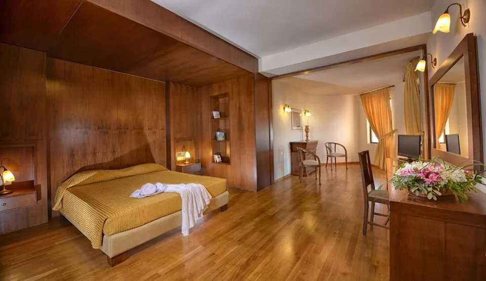 Athina Palace Resort & Spa, Iraklion, Grčka — VIP Master Suite Side Sea View