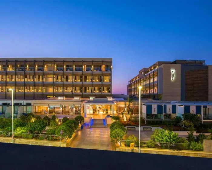 I Resort Beach Hotel & Spa, Iraklion, Grčka — plaža