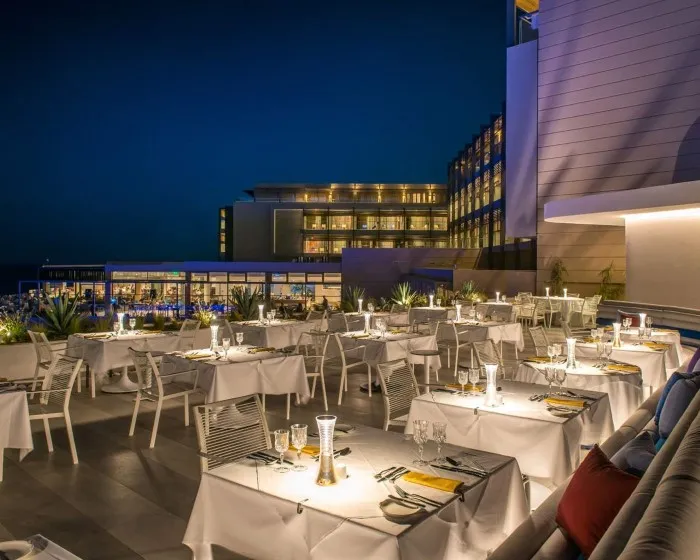I Resort Beach Hotel & Spa, Iraklion, Grčka — plaža