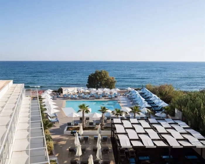 I Resort Beach Hotel & Spa, Iraklion, Grčka — plaža