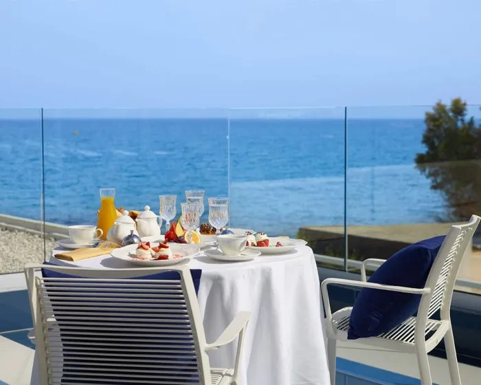 I Resort Beach Hotel & Spa, Iraklion, Grčka — plaža
