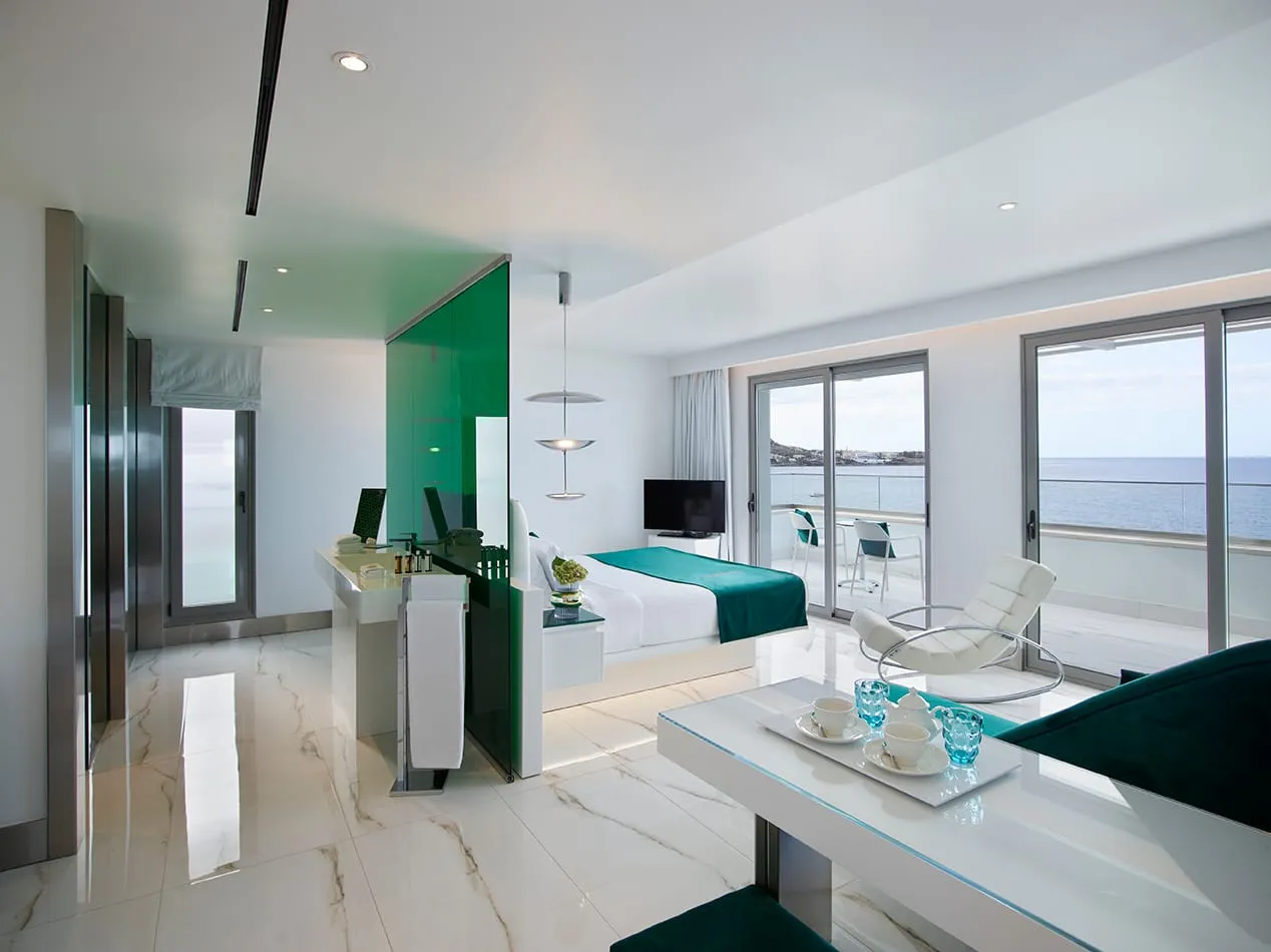 I Resort Beach Hotel & Spa, Iraklion, Grčka — Gold Sky Suite with Panoramic Sea View