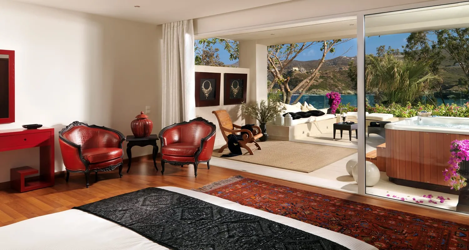 Out Of The Blue Resort & Spa, Iraklion, Grčka — Exclusive Junior Suite with private Jacuzzi or Pool