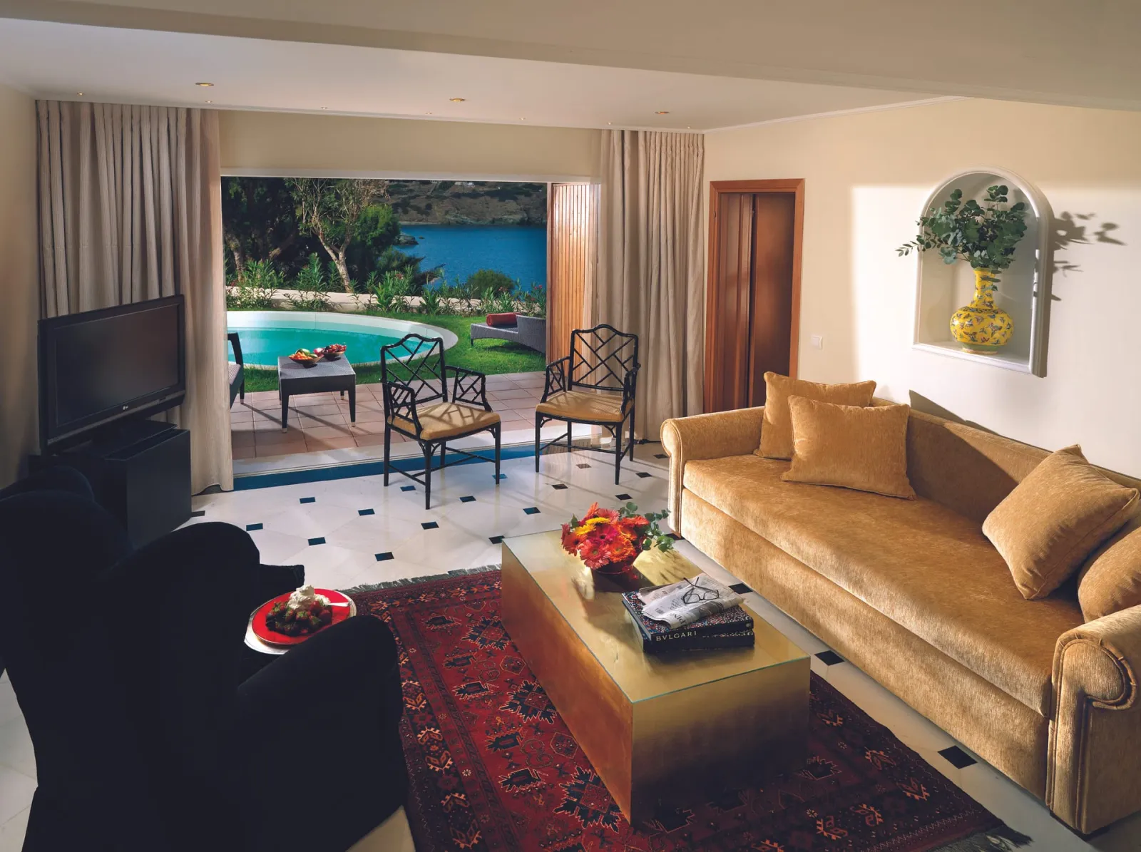 Out Of The Blue Resort & Spa, Iraklion, Grčka — Exclusive One-Bedroom Suite with Sharing Pool