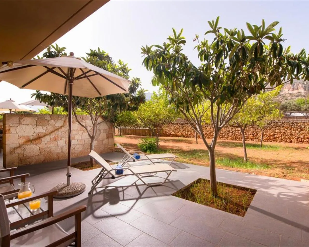 Kernos Beach Hotel & Bungalows, Malia, Grčka — Suite  Superior Separated Living Room Hotel/Bungalow Garden View