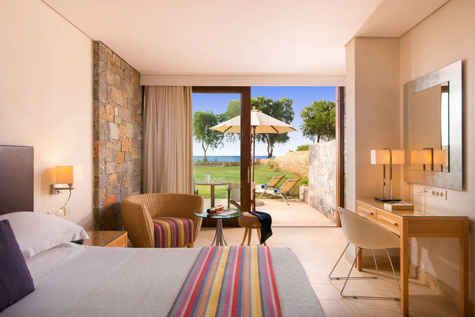 Kernos Beach Hotel & Bungalows, Malia, Grčka — Superior Bungalow Sea Front
