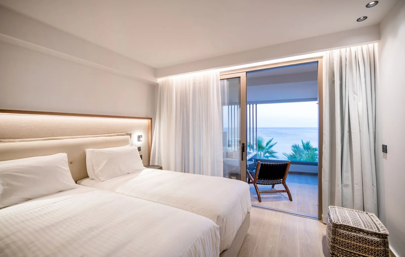 Akasha Beach Hotel & Spa, Kutulufari, Grčka — Dazzling Blue Sea View Outdoor Hot Tub