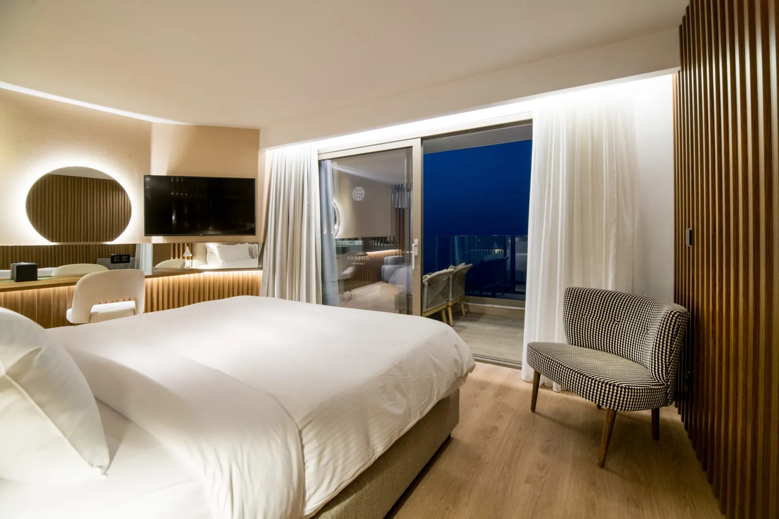 Akasha Beach Hotel & Spa, Kutulufari, Grčka — Dazzling Suite Outdoor Hot Tub