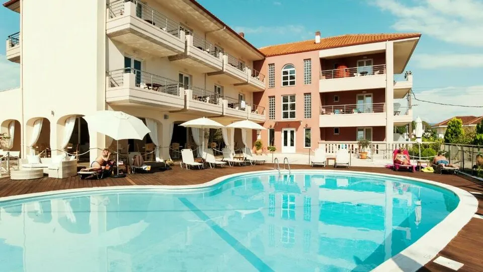 Ammos Bay Hotel, Amudija