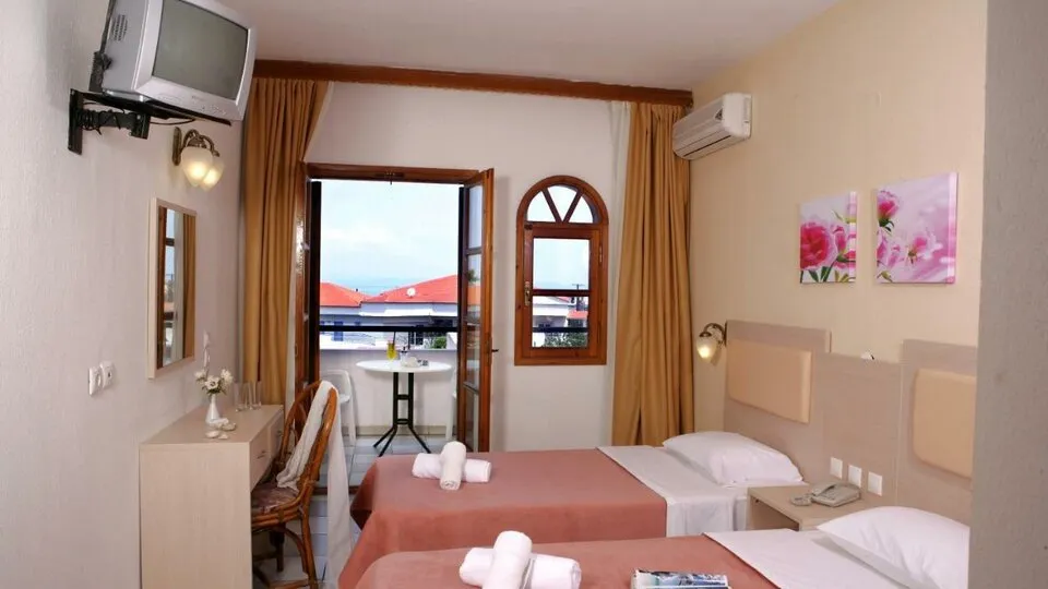 Calypso, Hanioti, Grčka — Triple room