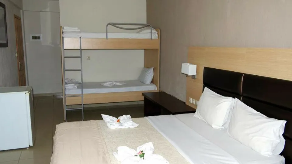 Sunrise Beach, Skala Rahoni, Grčka — Family Room