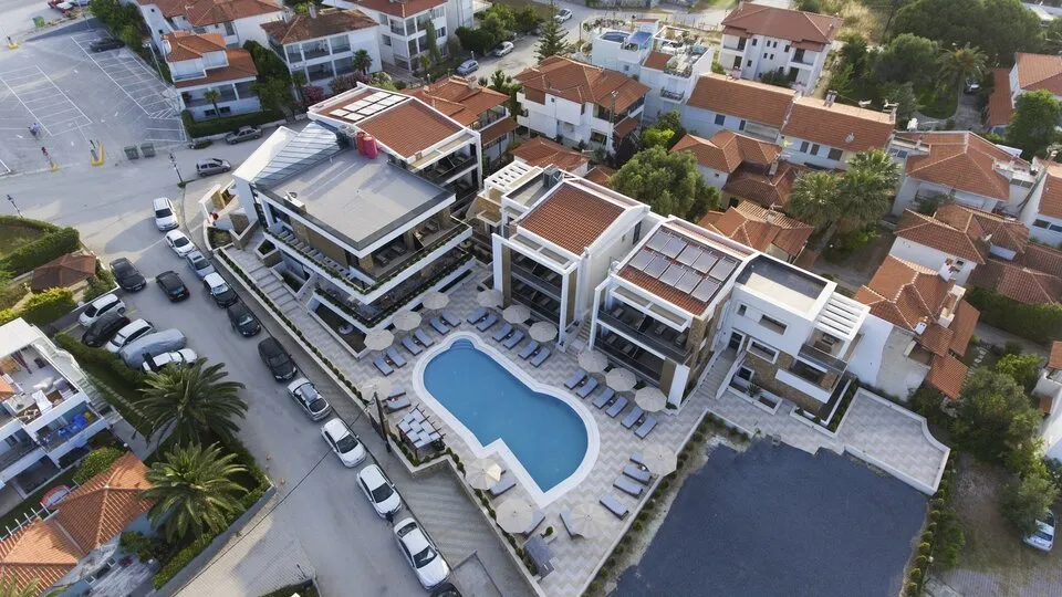 Agnes Deluxe, Pefkohori