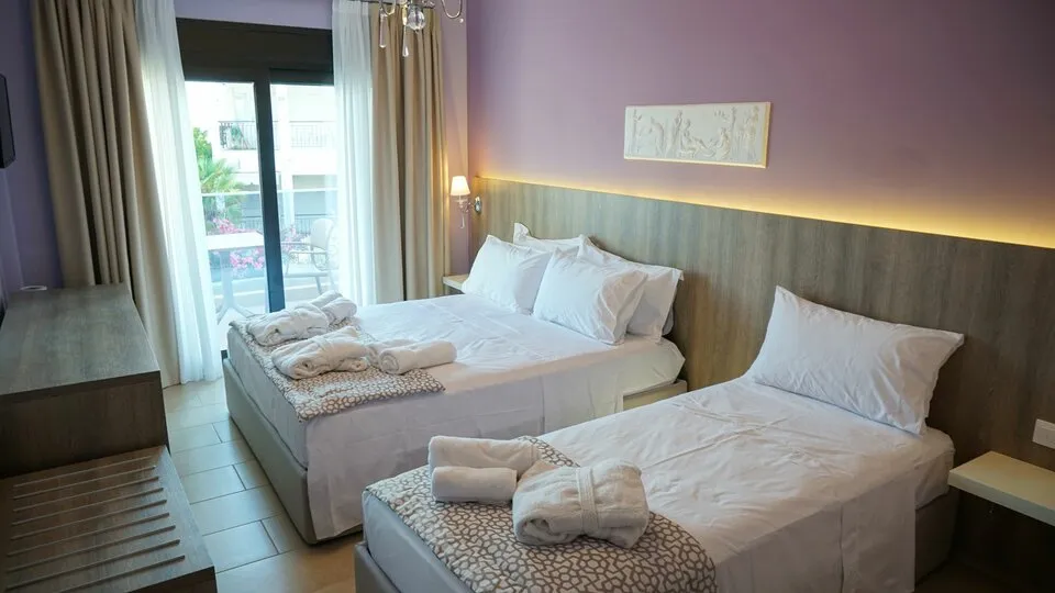 Agnes Deluxe, Pefkohori, Grčka — Standard Triple Room
