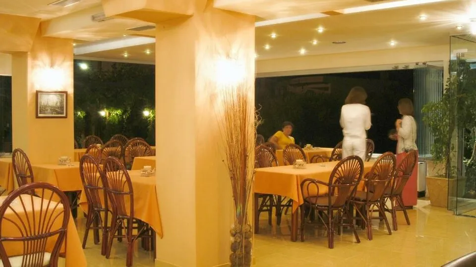 Loutra Beach, Lutra – Agia Paraskevi, Grčka — fotografija 17