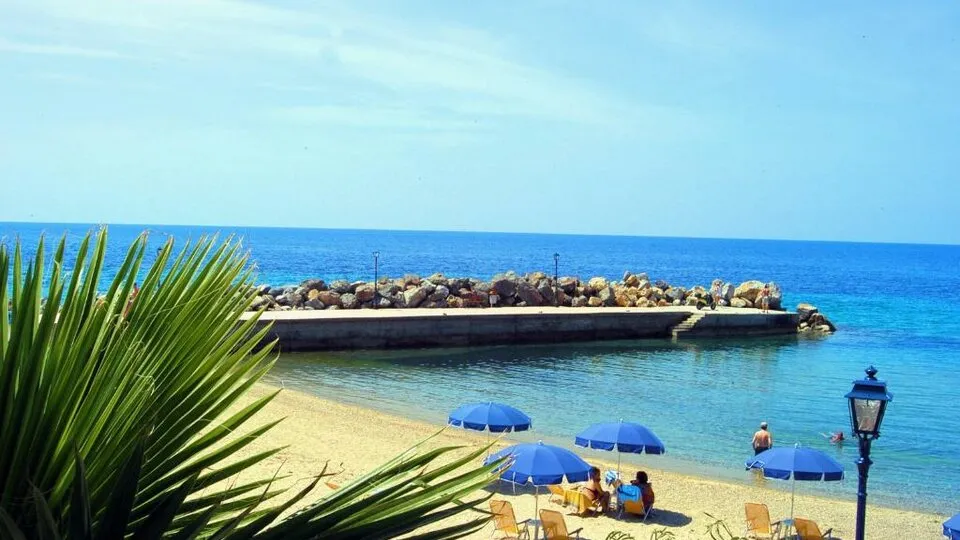 Loutra Beach, Lutra – Agia Paraskevi, Grčka — fotografija 19