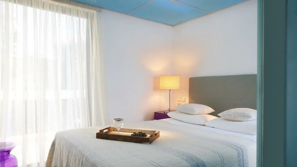 Kamari Beach Hotel, Potos, Grčka — Junior Suite Pool or Garden View