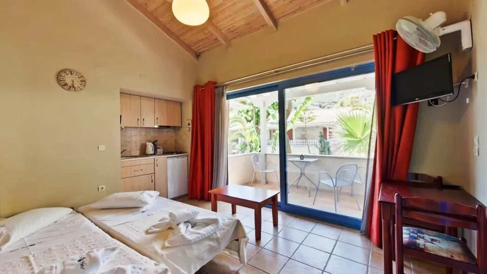 Rouda Bay, Poros, Grčka — Apartment