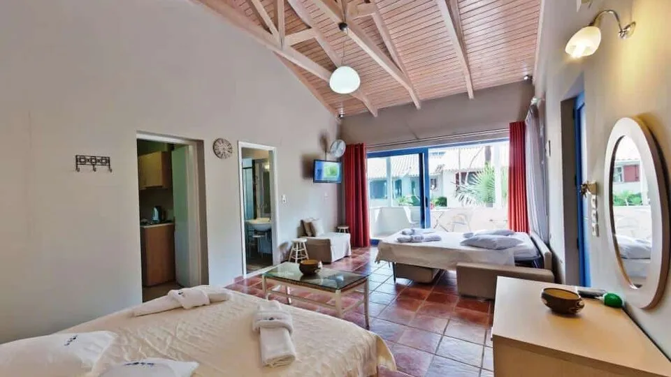 Rouda Bay, Poros, Grčka — Family Studio