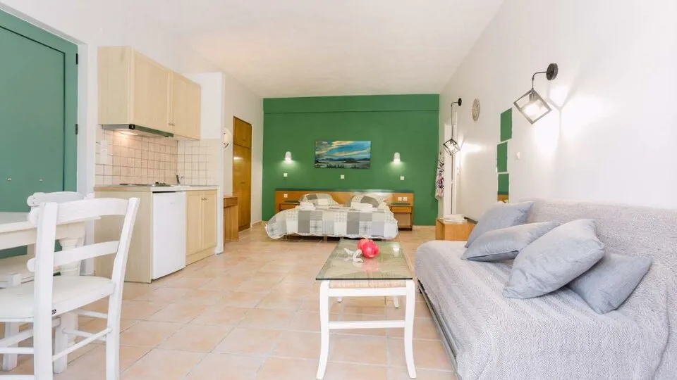 Rouda Bay, Poros, Grčka — fotografija 15