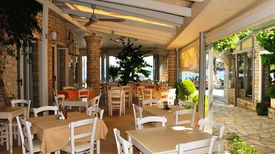 Rouda Bay, Poros, Grčka — fotografija 19