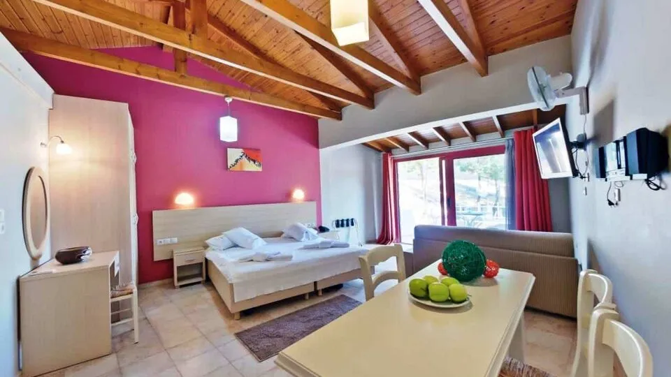 Rouda Bay, Poros, Grčka — Studio