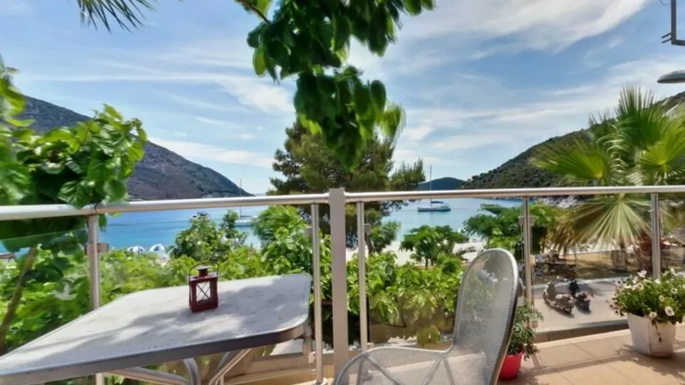 Rouda Bay, Poros, Grčka — Suite Sea View