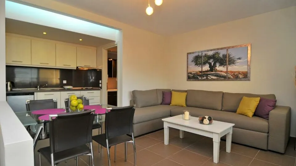 Ntinas Filoxenia Hotel & Spa, Skala Potamia, Grčka — Split Level Apartment