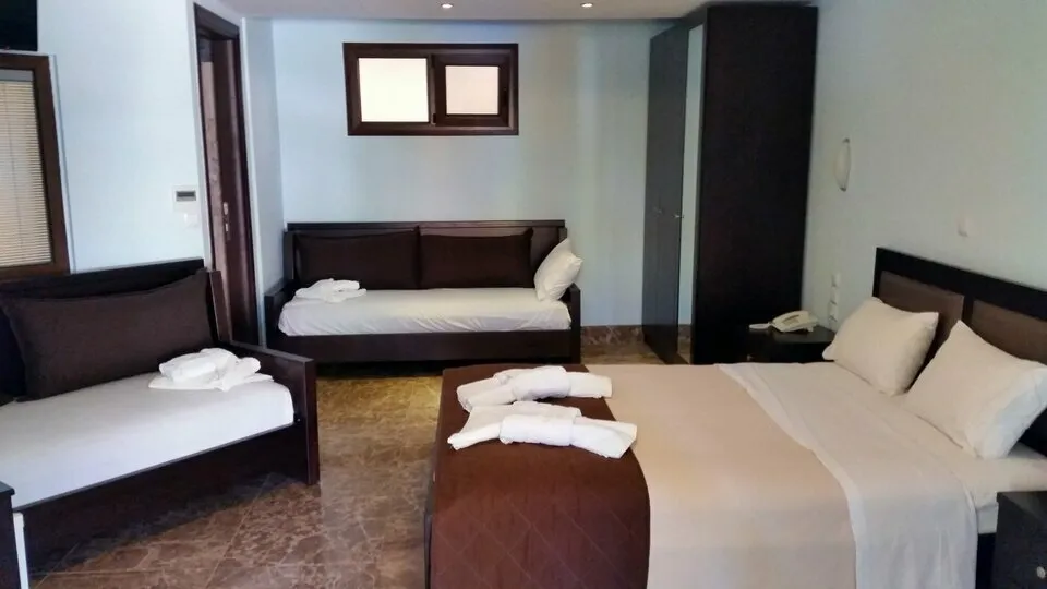 Makednos, Nikiti, Grčka — Ground Floor Room for 4 persons